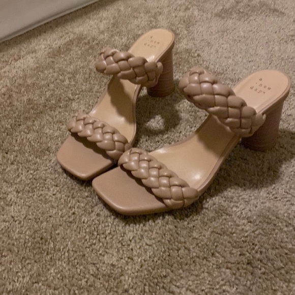heeled sandal - Picture 1 of 3